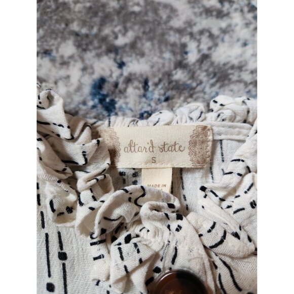 Altar'd State Women's Small‎ Ruffle Trim Button Down Tanktop - Picture 2 of 2